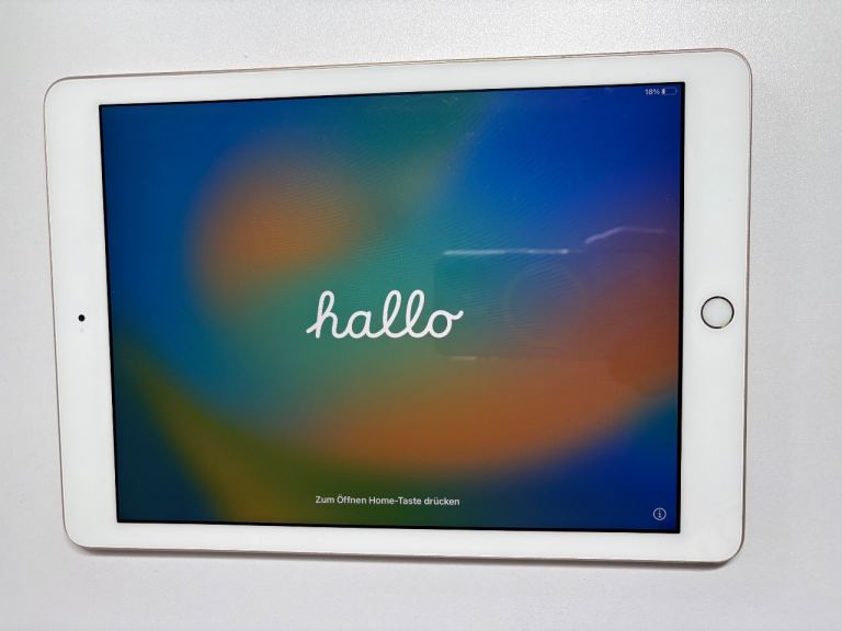Apple iPad 5th Gen 9.7” 32GB WiFi in Rose Gold