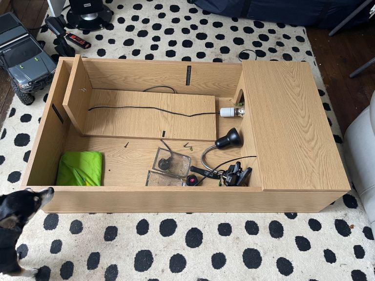 Large tortoise table and accessories 