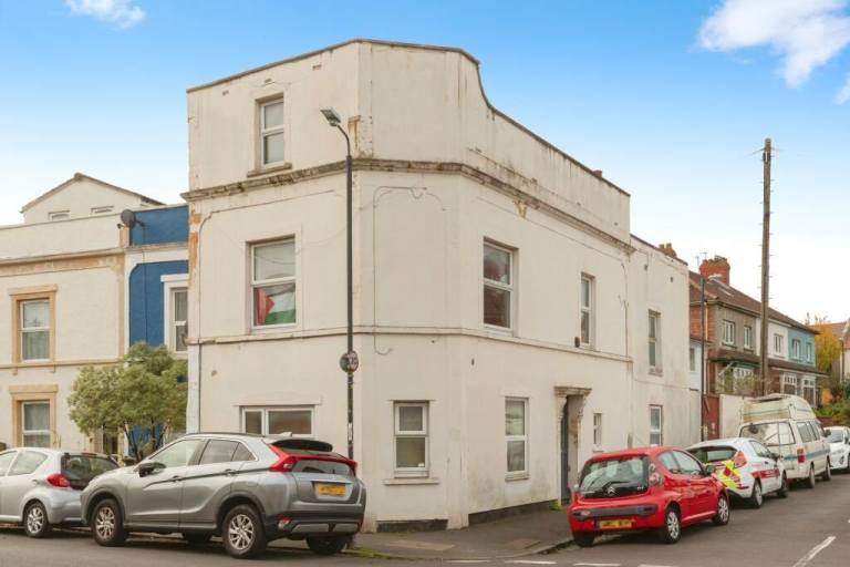 Large Room available in ST WERBURGHS