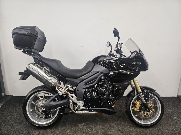 TRIUMPH TIGER 1050 ** ONE OWNER - TOP BOX - 12 MONTH MOT **
