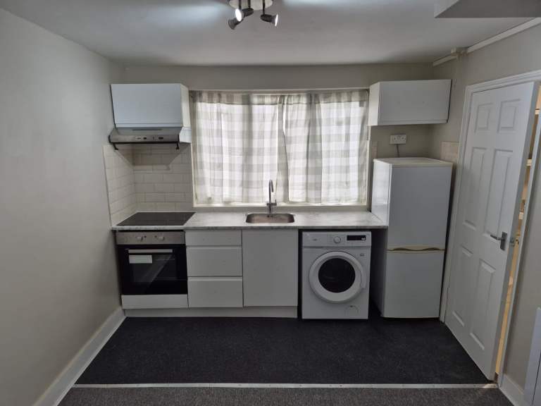 1 Bed Flat, Ridgeway, NW9