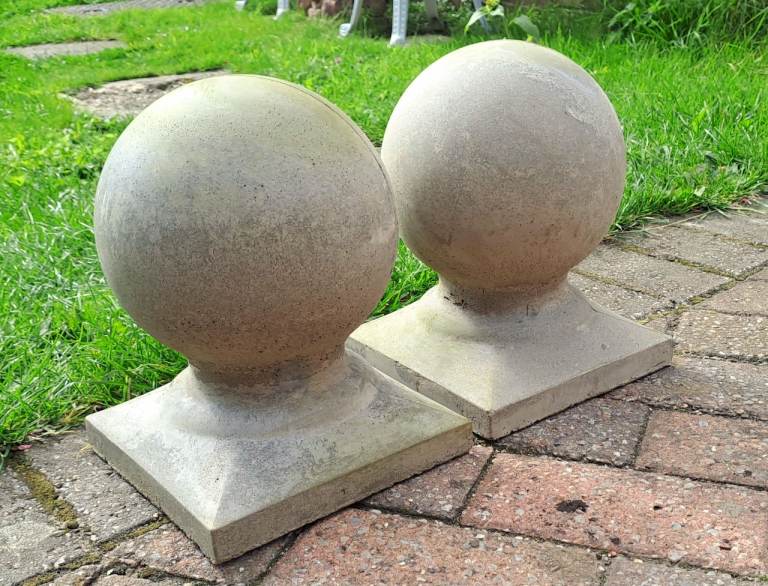 Pair of Stone Garden Finials / pier caps 