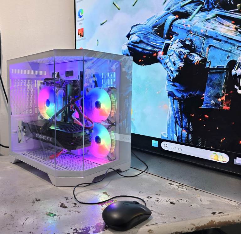 REDUCED CUBE Gaming PC, RTX 2070 SUPER,core i5 gen 9, 2.9GHz,16GB RAM,256GB SSD+1TB HDD
