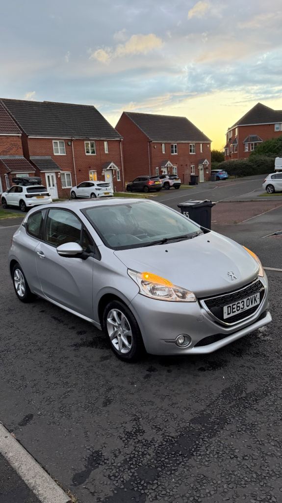 Peugeot, 208, Hatchback, 2013, Manual, 1199 (cc), 3 doors