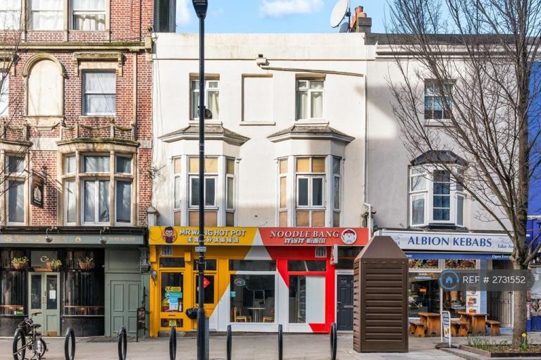 1 bedroom flat in Queens Road, Brighton, BN1 (1 bed) (#2731552)