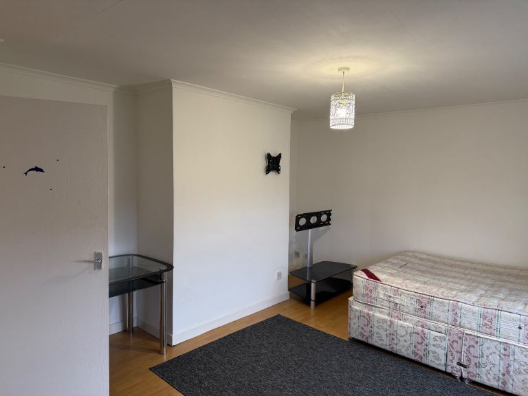 Two bedroom furnished/unfurnished flat for rent in Motherwell 