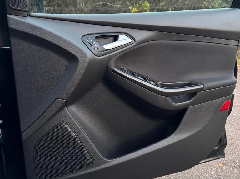 2015 Ford Focus 1.0T EcoBoost Titanium Euro 6 (s/s) 5dr HATCHBACK Petrol Manual