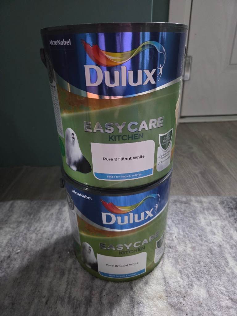 Dulux Easycare Brilliant white paint