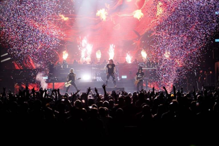 Hard rock bassist looking to tear it up with a  like minded Guitarist, drummer and Singer