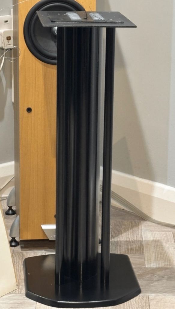 Black speaker stands with spikes 
