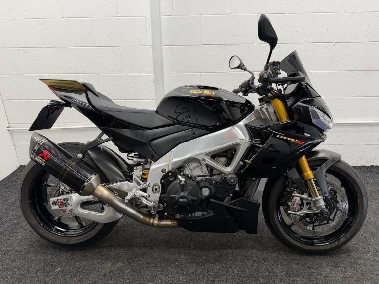 APRILIA TUONO V4 1100 FACTORY - ONLY 6362 MILES - QUICK SHIFT  