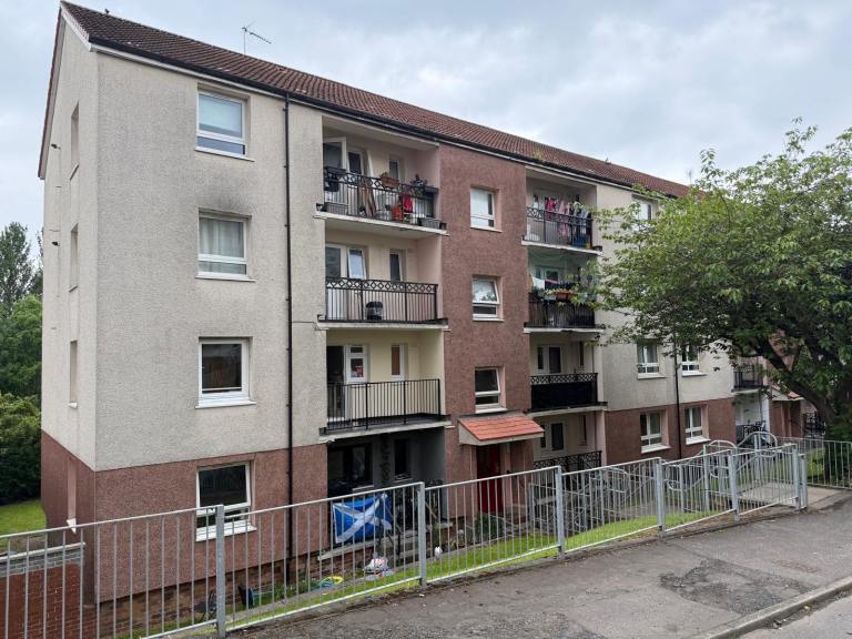 3 bed first floor flat Toryglen