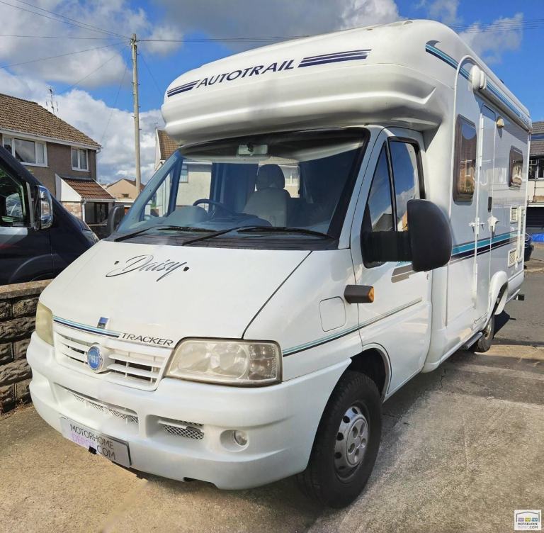 2004 AUTO-TRAIL TRACKER SE 2-BERTH - 2-BELT - LOW MILES -GREAT VALUE