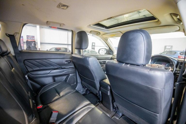 2017 Mitsubishi Outlander 2.0h 12kWh 4h SUV 5dr Petrol Plug-in Hybrid CVT 4WD Euro 6 (s/s) (200 p...