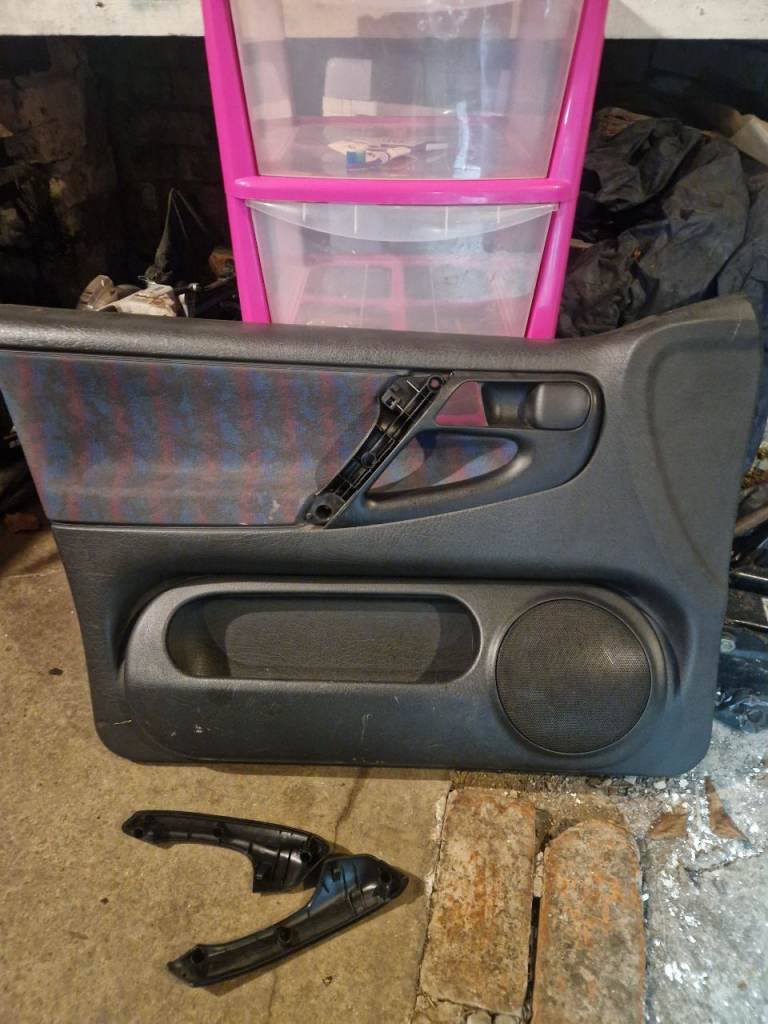 VW Polo 6n 4 door cards