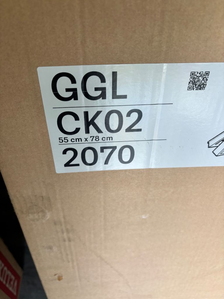 VELUX GGL CK02 2070 Roof Window & EDL CK02 2000 Flashing Kit – New