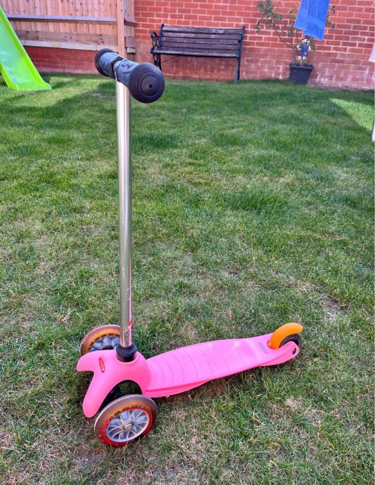 Pink Micro 3 Wheel Scooter - Used (Very Good Condition) - Collect Right Away - Open To Offers 