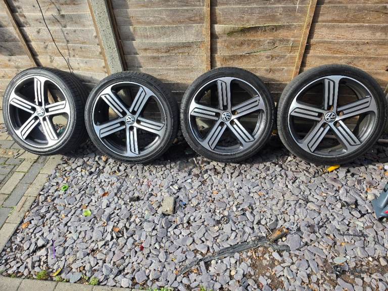 Cadiz 18" alloys with nearly new tyres