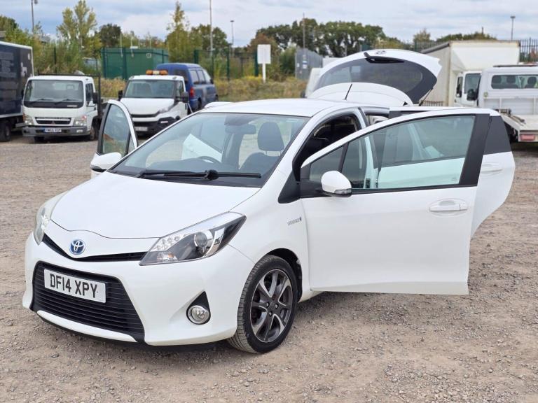 2014 Toyota Yaris 1.5 VVT-h Trend Hatchback 5dr Petrol Hybrid CVT Euro 5 (101 ps) Hatchback Hybri...