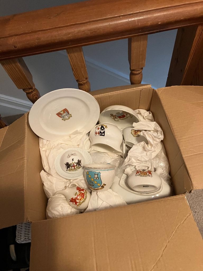 Box of 25+ Items of Goss, Arcadia collectables