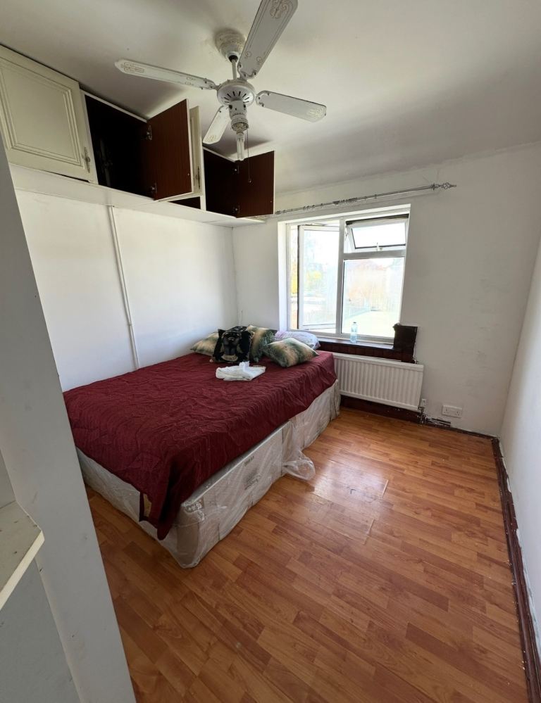 Room available at RM9 5BB all inclusive 