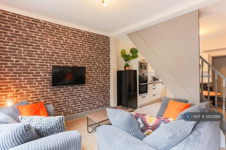 3 bedroom house in Portman St, Middlesbrough, TS1 (3 bed) (#2822986)