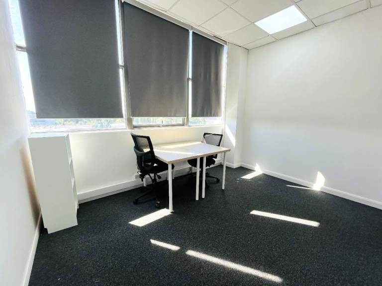 Small Office / Beauty Studio to rent in Park Royal NW10