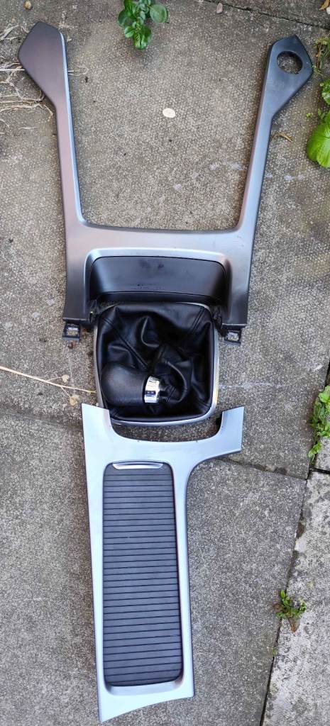FORD MONDEO MK4 CENTRE CONSOLE /Gear Selector Surround /DASHBOARD FASCIA SURROUND TRIM £15 