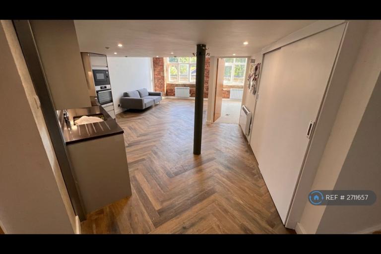 2 bedroom flat in Clarence Mill, Bollington, SK10 (2 bed) (#2711657)