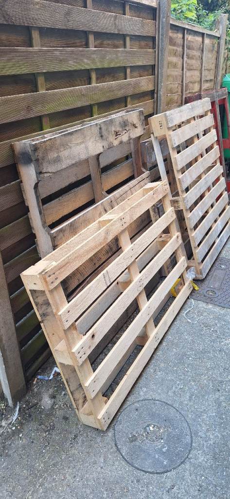 5 wooden pallets 