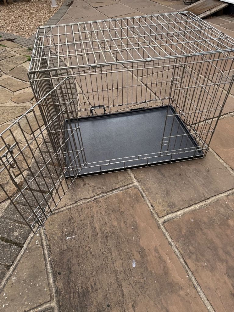 Medium DOG CRATE with two doors and solid black tray