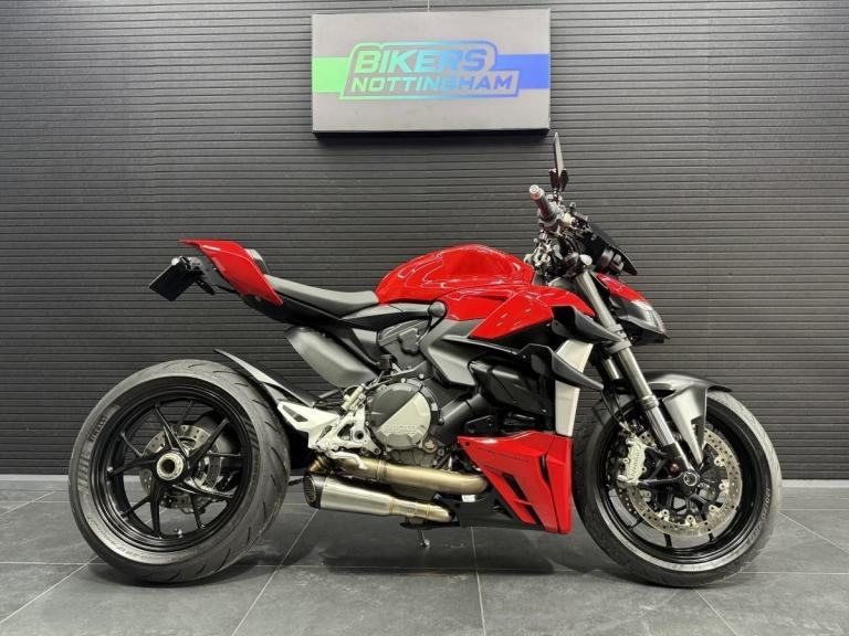 DUCATI STREETFIGHTER V2 2024 ***only 1422 miles***