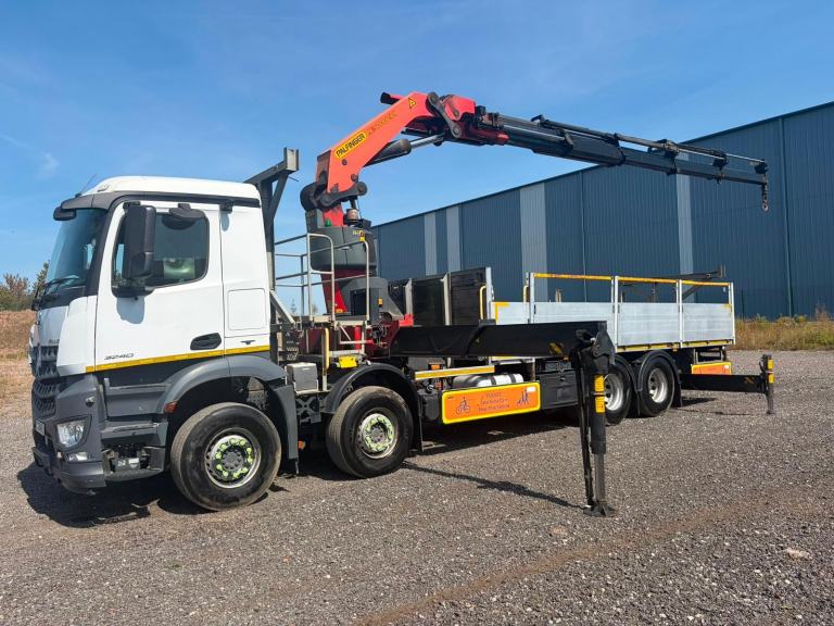 Mercedes-Benz Arocs 3240 8x4 50tm FRONT REMOTE PALFINGER DROPSIDE 