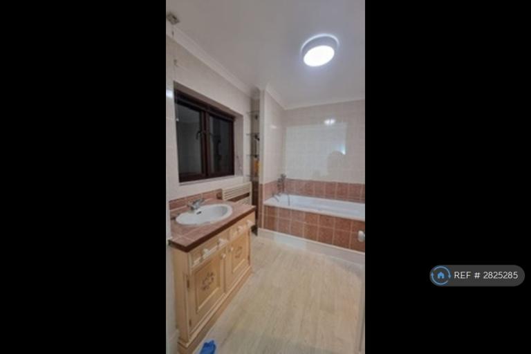 1 bedroom in Brook Road, Swindon, SN3 (#2825285)