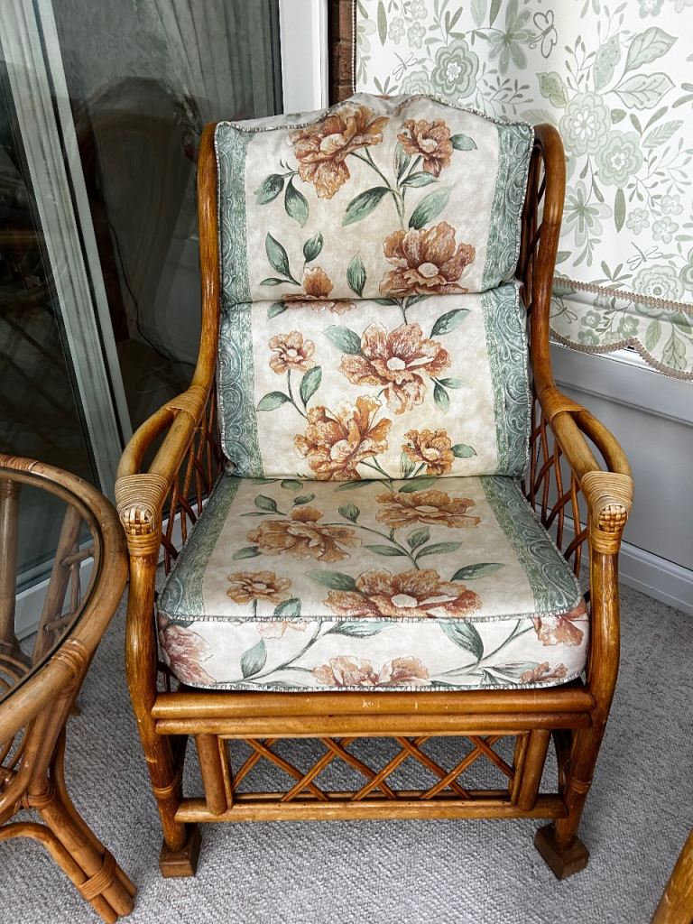 Wicker 5 piece suite