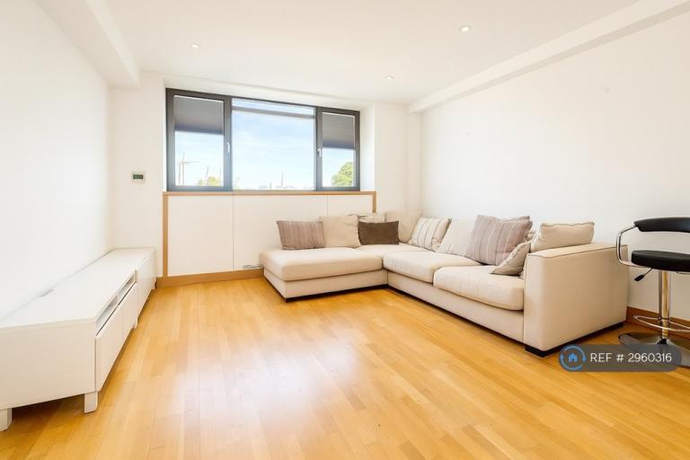 1 bedroom flat in Kentish Town Road, London, NW1 (1 bed) (#2960316)