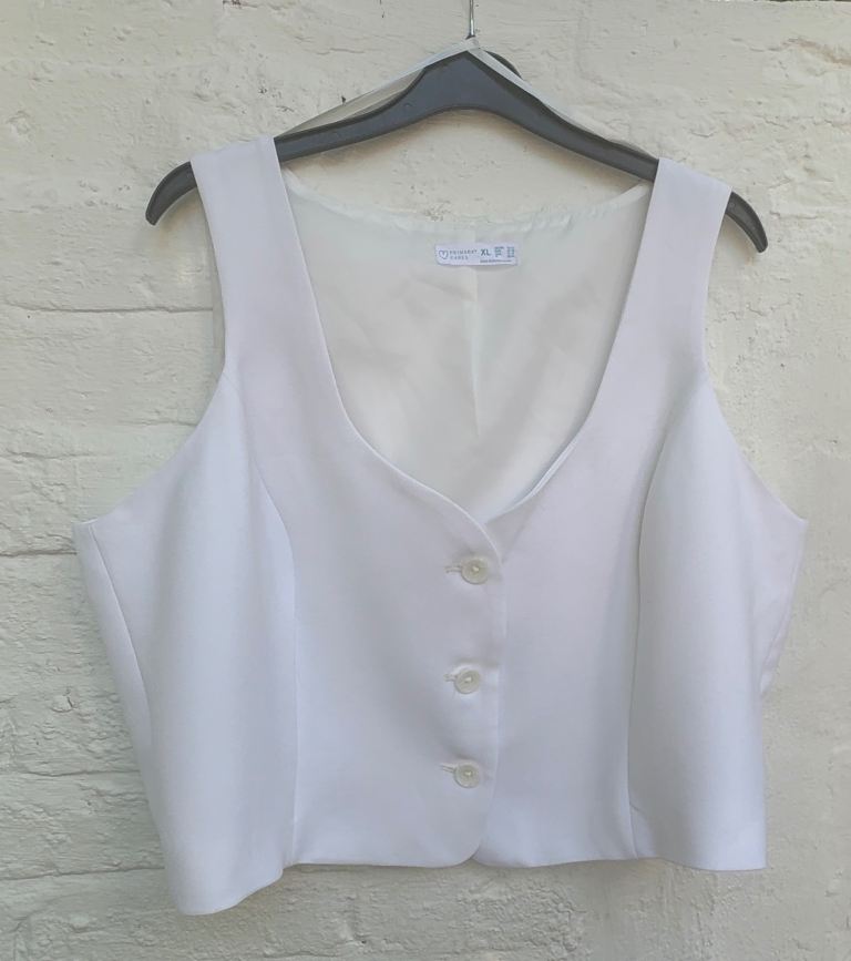 Ladies White button up waistcoat, size XL 18-20. 