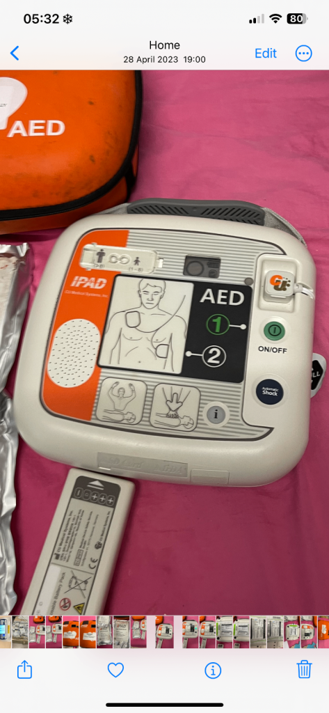 IPAD SP1 FULLY AUTOMATIC DEFIBRILLATOR MODEL  SP1 WITH CASE