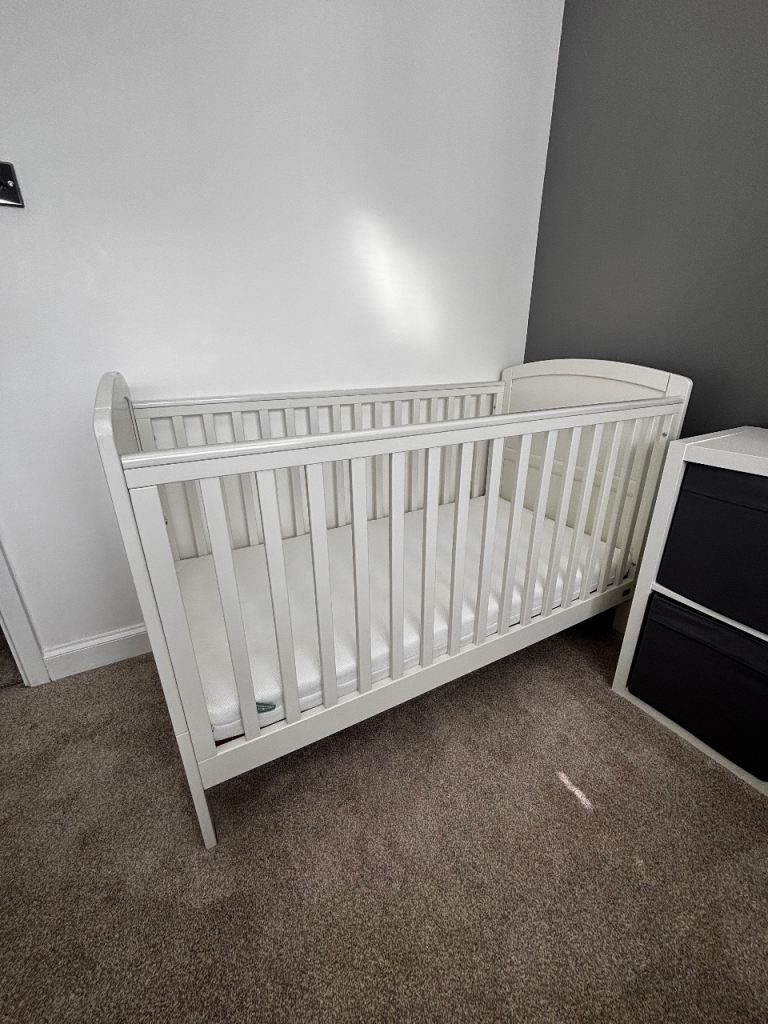 Mamas and Papas White Dover Cot Bed with mattress