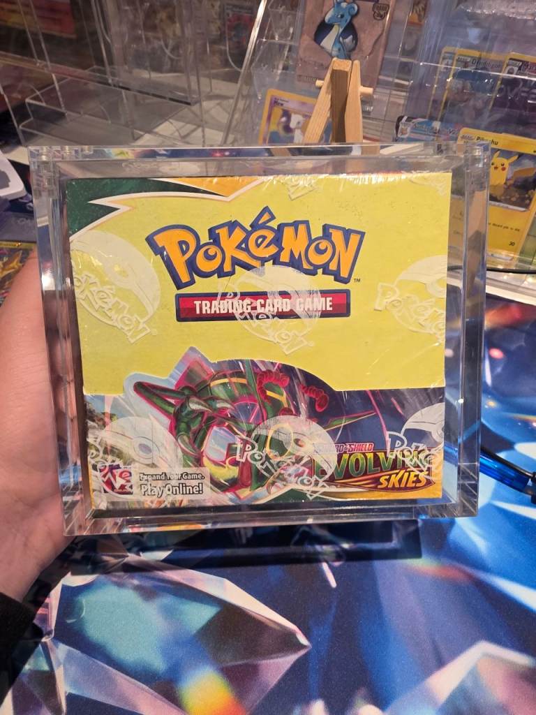 Sealed Evolving skies Booster box - with acrylic case. Perfect condition 