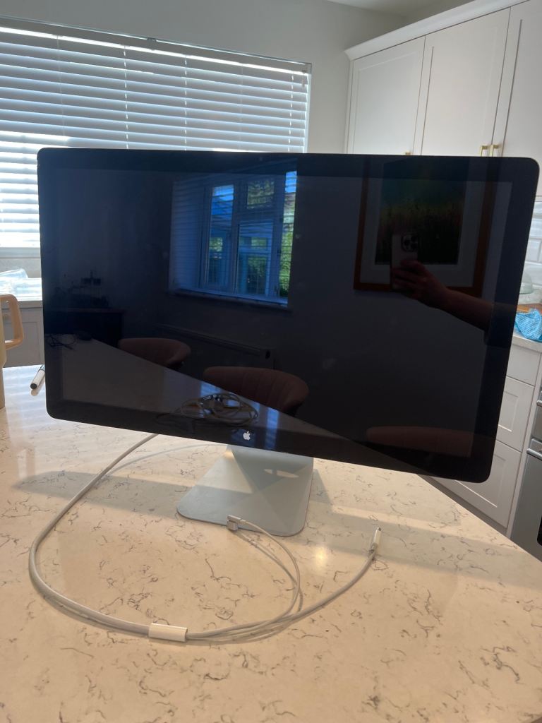 Apple monitor 27 inch - pick up only 