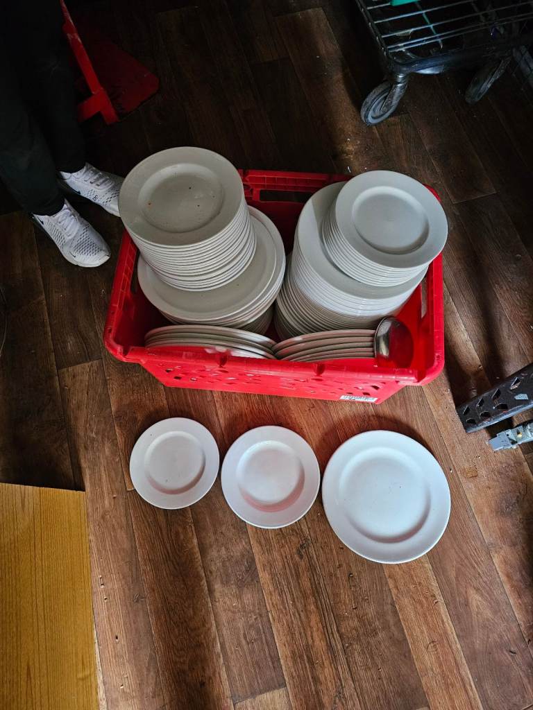 Porcelan & Metal Plates for Caterings, Quantity - over 300. £ 1 each