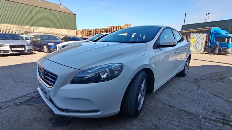 2013 Volvo V40 D3 ES Nav 5dr HATCHBACK Diesel Manual