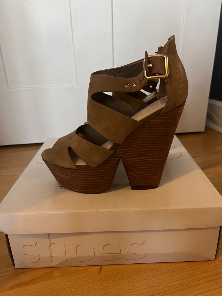 Size 4 new in box from topshop 