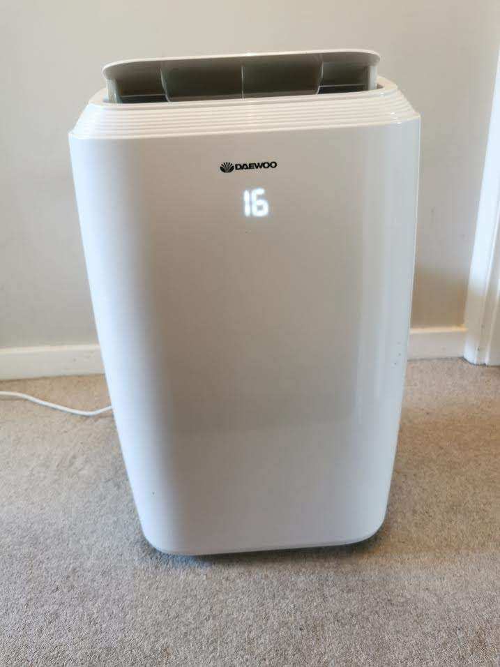 Portable Air Conditioner Daewoo VERY POWERFUL 12000BTU with Hose and Remote