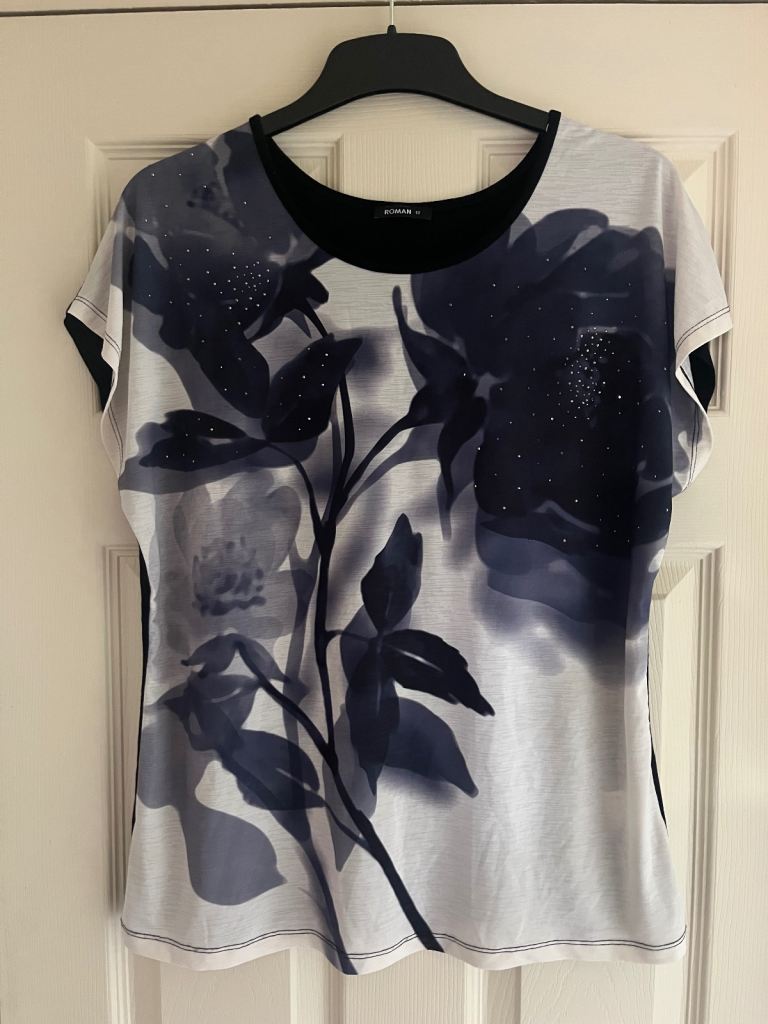 (944) Ladies Roman top, size 12