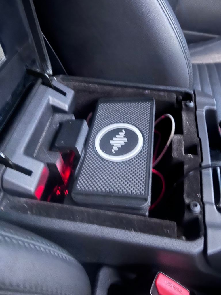 Land Rover Discovery Sport wireless phone charger