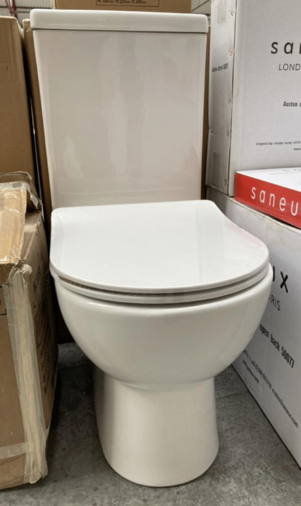 SANEUX AUSTEN D SHAPED CLOSED COUPLED W/C COMPLETE WITH ALL FITTINGS AND SEAT