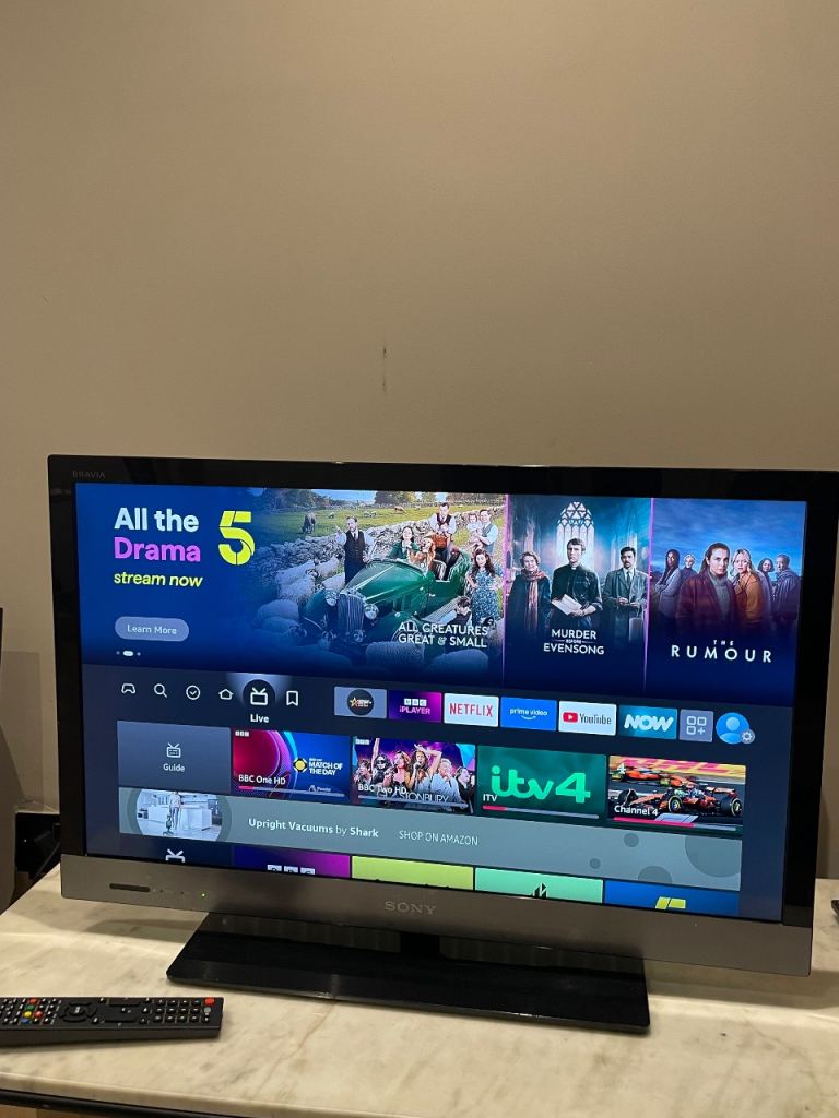 32 inch Smart TV + Brand New Fire stick