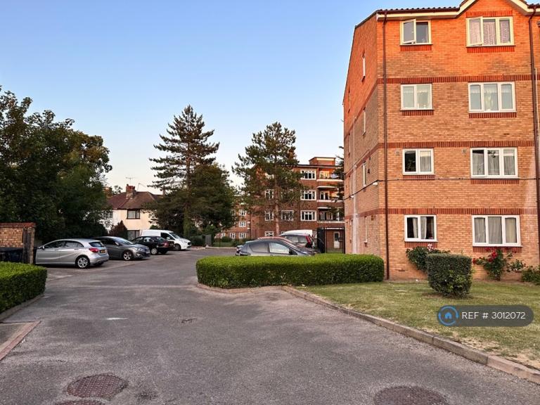 1 bedroom flat in Brewery Close, Wembley, HA0 (1 bed) (#3012072)